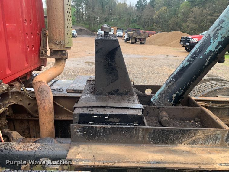 image for item LI9113 1993 Ford L9000  dump truck