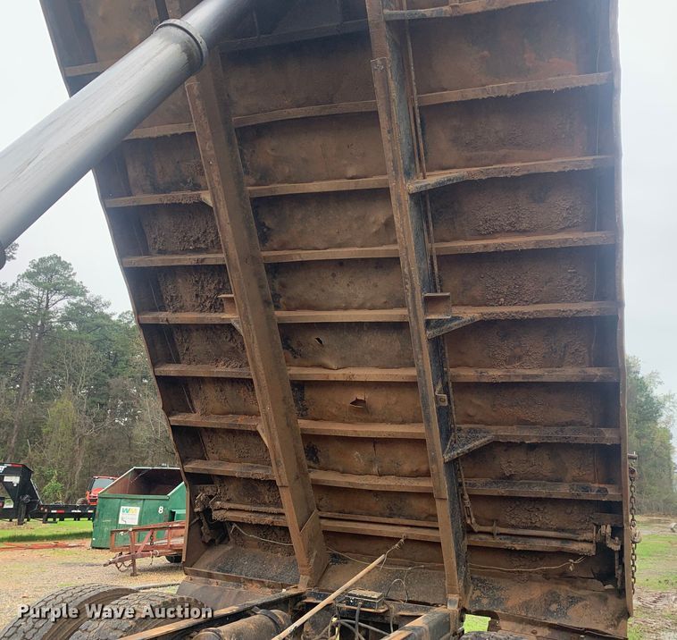 image for item LI9113 1993 Ford L9000  dump truck