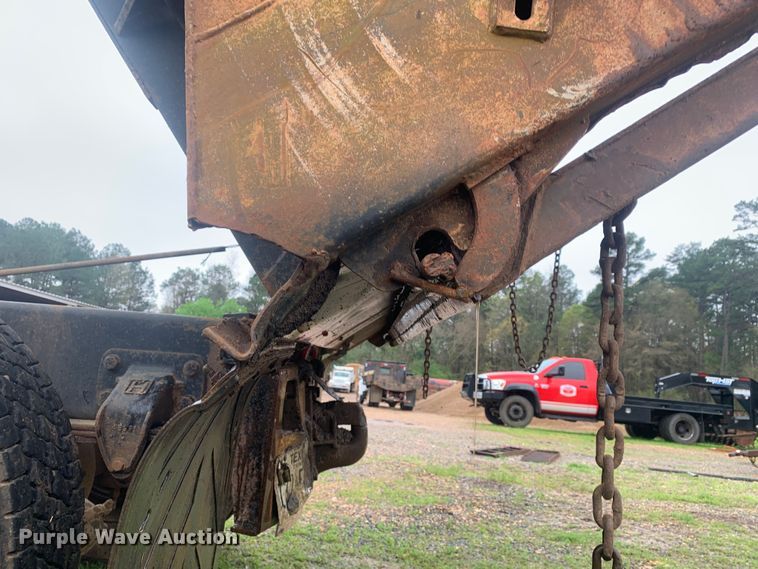 image for item LI9113 1993 Ford L9000  dump truck