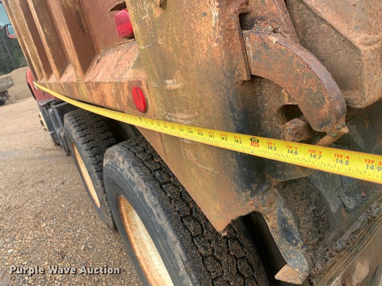 image for item LI9113 1993 Ford L9000  dump truck