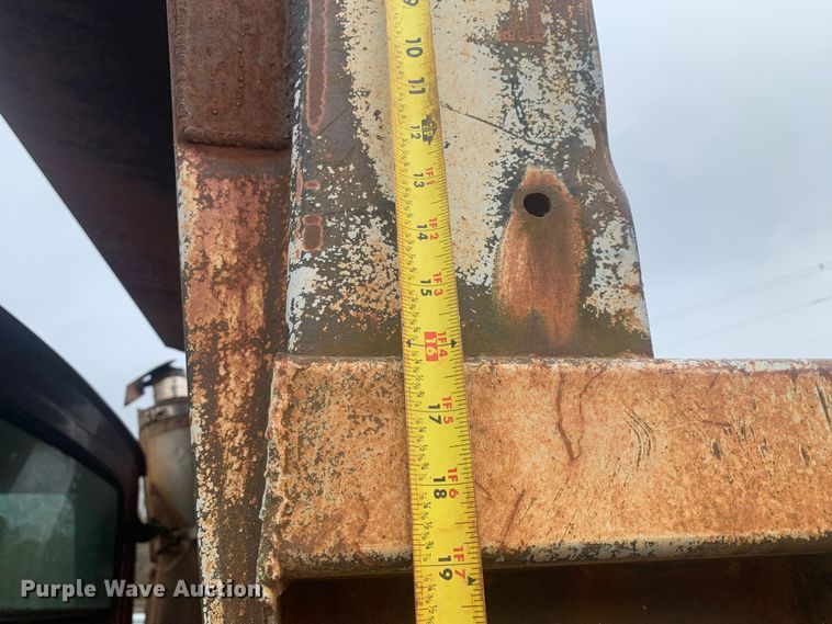 image for item LI9113 1993 Ford L9000  dump truck