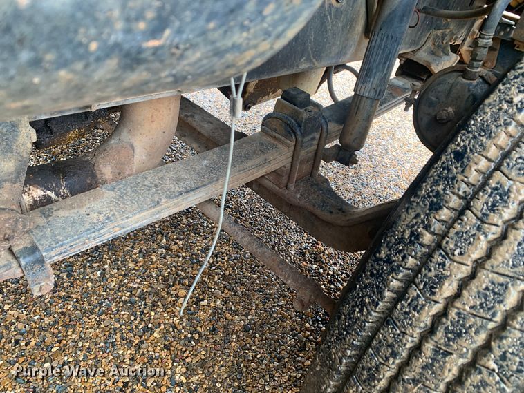 image for item LI9113 1993 Ford L9000  dump truck