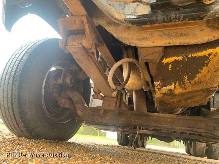 image for item LI9113 1993 Ford L9000  dump truck