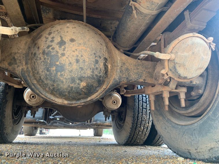 image for item LI9113 1993 Ford L9000  dump truck