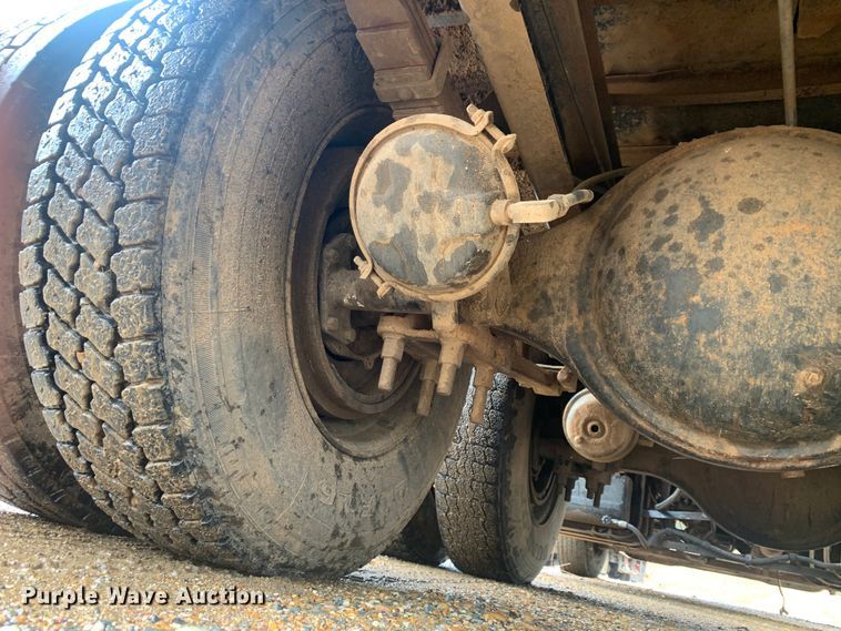 image for item LI9113 1993 Ford L9000  dump truck