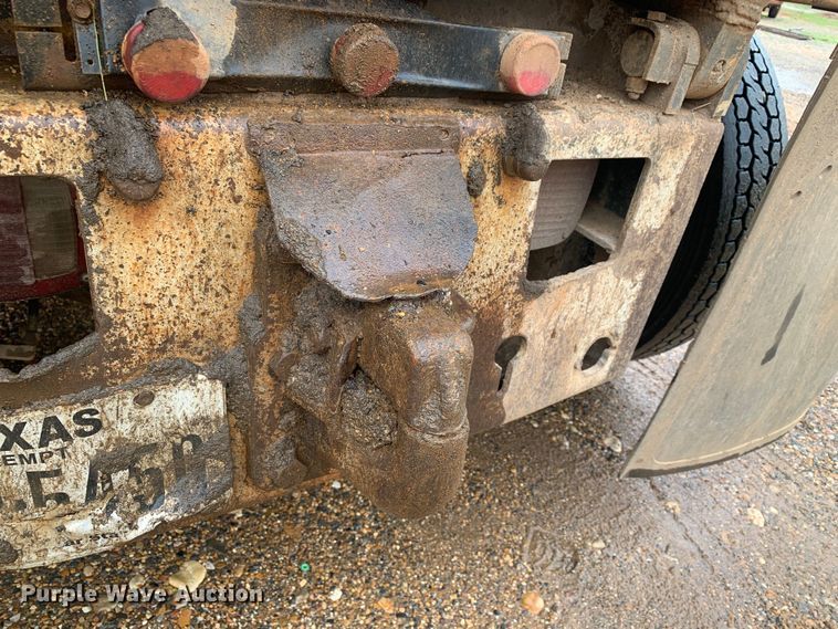 image for item LI9113 1993 Ford L9000  dump truck