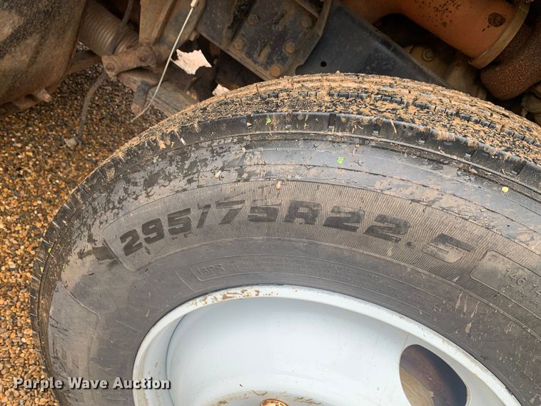 image for item LI9113 1993 Ford L9000  dump truck