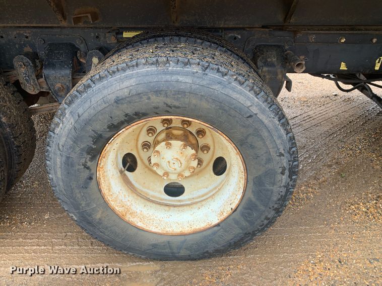 image for item LI9113 1993 Ford L9000  dump truck