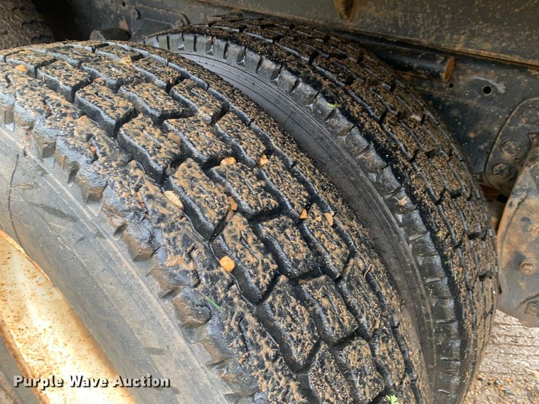 image for item LI9113 1993 Ford L9000  dump truck