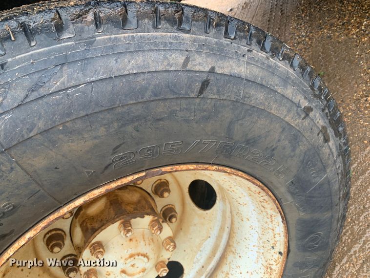 image for item LI9113 1993 Ford L9000  dump truck