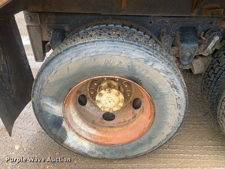 image for item LI9113 1993 Ford L9000  dump truck