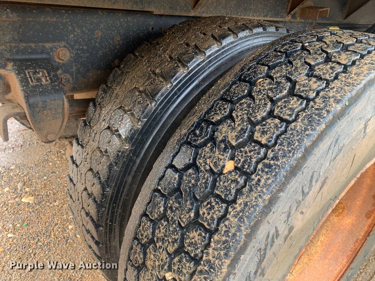 image for item LI9113 1993 Ford L9000  dump truck