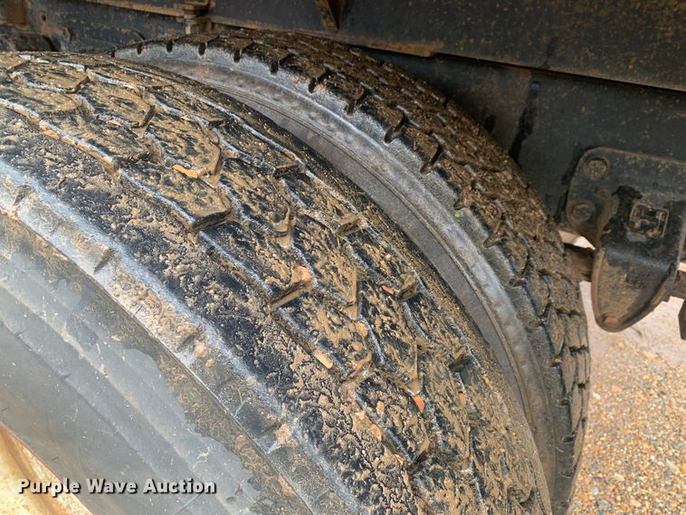 image for item LI9113 1993 Ford L9000  dump truck