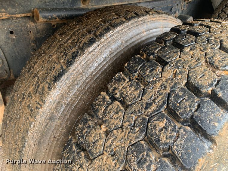 image for item LI9113 1993 Ford L9000  dump truck