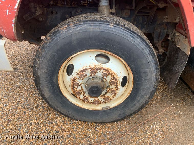 image for item LI9113 1993 Ford L9000  dump truck