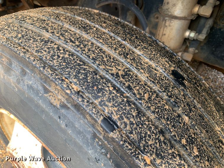 image for item LI9113 1993 Ford L9000  dump truck