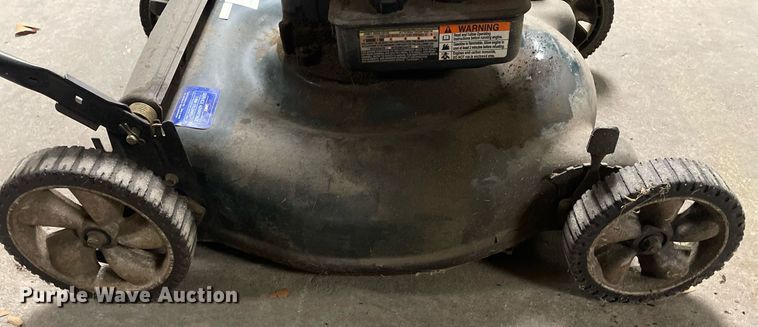 image for item LR9541 Lawn and garden equipment