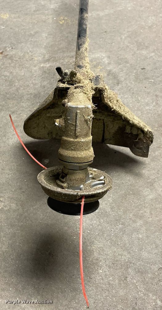 image for item LR9541 Lawn and garden equipment