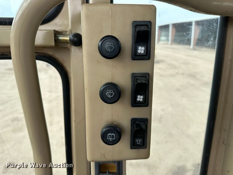 image for item LT9166 2004 Caterpillar 140H VHP  motor grader