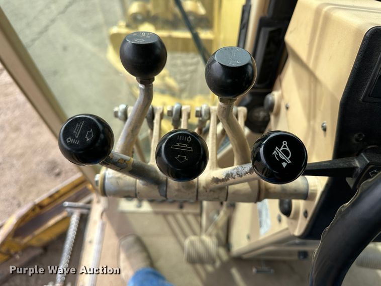 image for item LT9166 2004 Caterpillar 140H VHP  motor grader