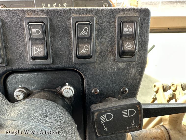 image for item LT9166 2004 Caterpillar 140H VHP  motor grader