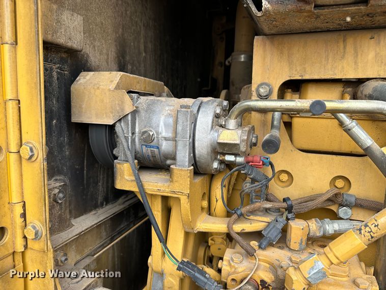 image for item LT9166 2004 Caterpillar 140H VHP  motor grader