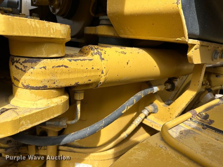 image for item LT9166 2004 Caterpillar 140H VHP  motor grader