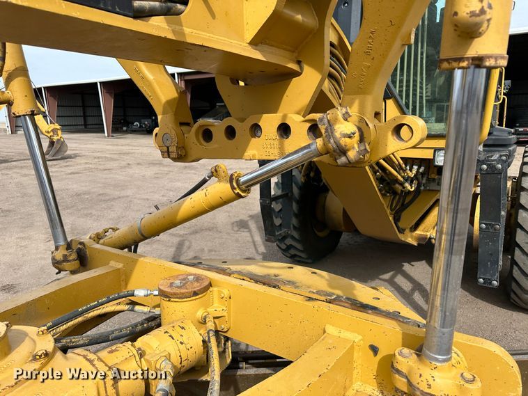 image for item LT9166 2004 Caterpillar 140H VHP  motor grader