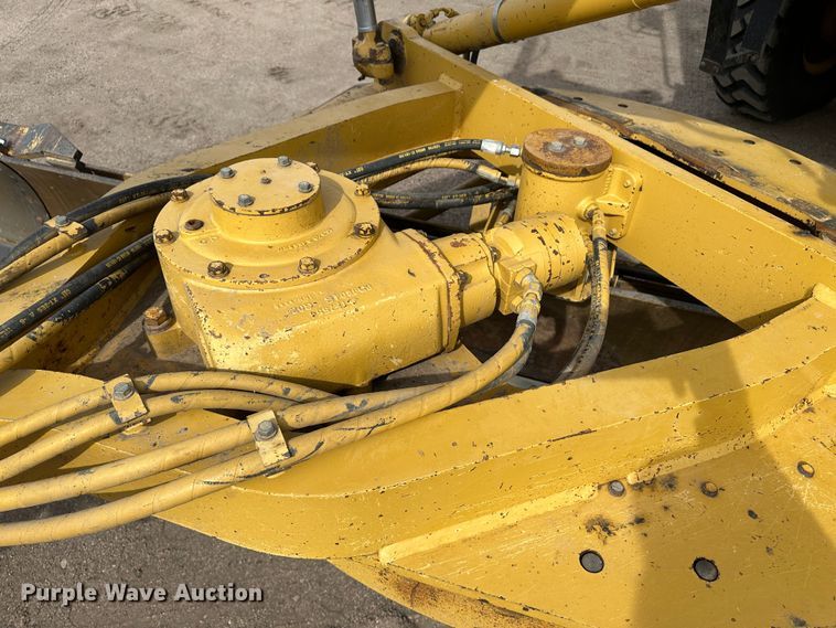 image for item LT9166 2004 Caterpillar 140H VHP  motor grader