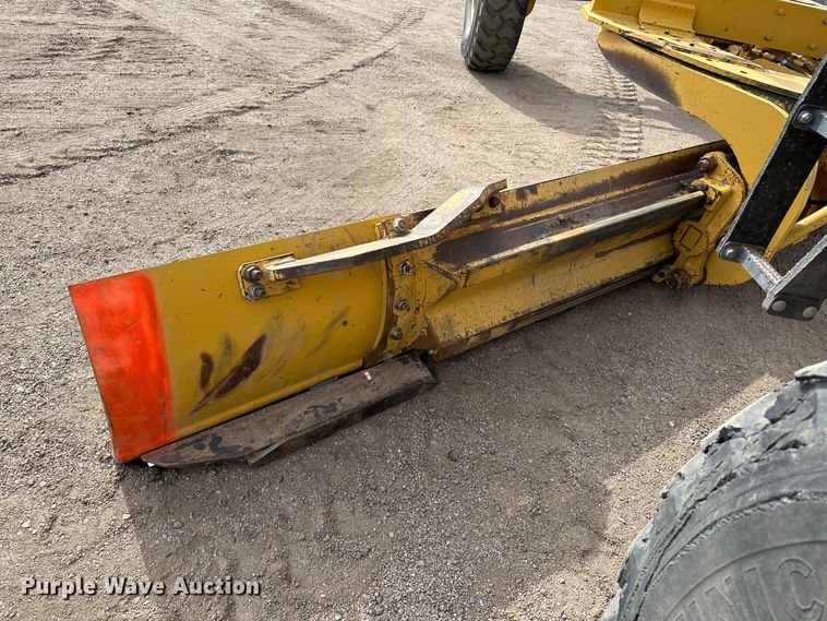 image for item LT9166 2004 Caterpillar 140H VHP  motor grader