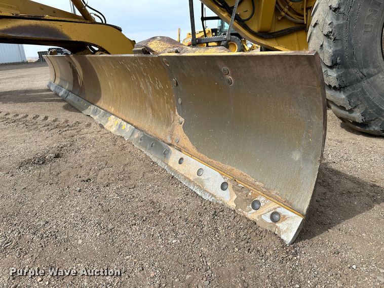 image for item LT9166 2004 Caterpillar 140H VHP  motor grader