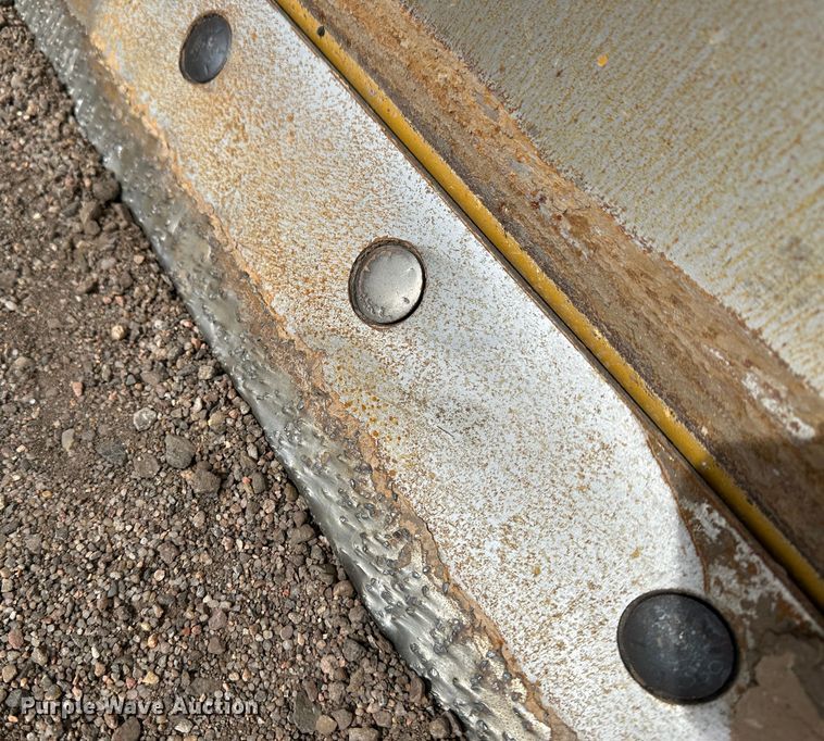 image for item LT9166 2004 Caterpillar 140H VHP  motor grader