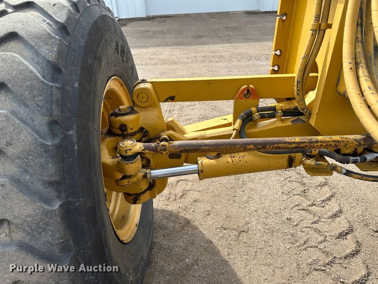 image for item LT9166 2004 Caterpillar 140H VHP  motor grader