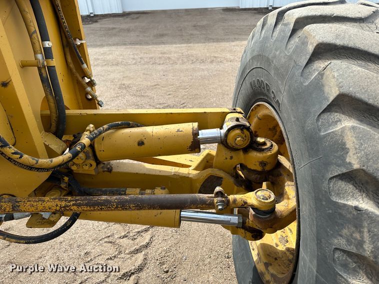 image for item LT9166 2004 Caterpillar 140H VHP  motor grader