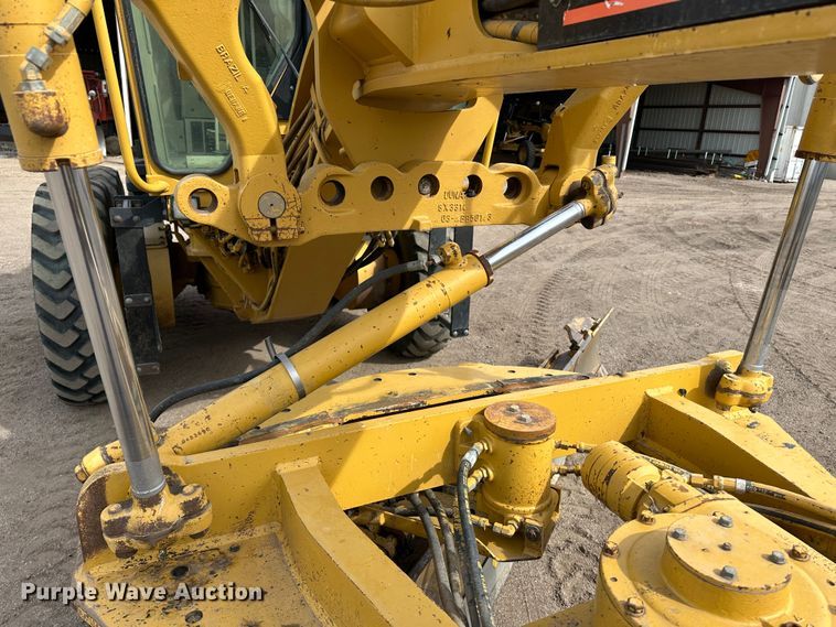 image for item LT9166 2004 Caterpillar 140H VHP  motor grader