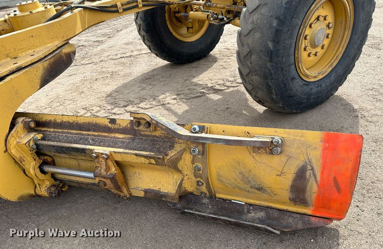 image for item LT9166 2004 Caterpillar 140H VHP  motor grader