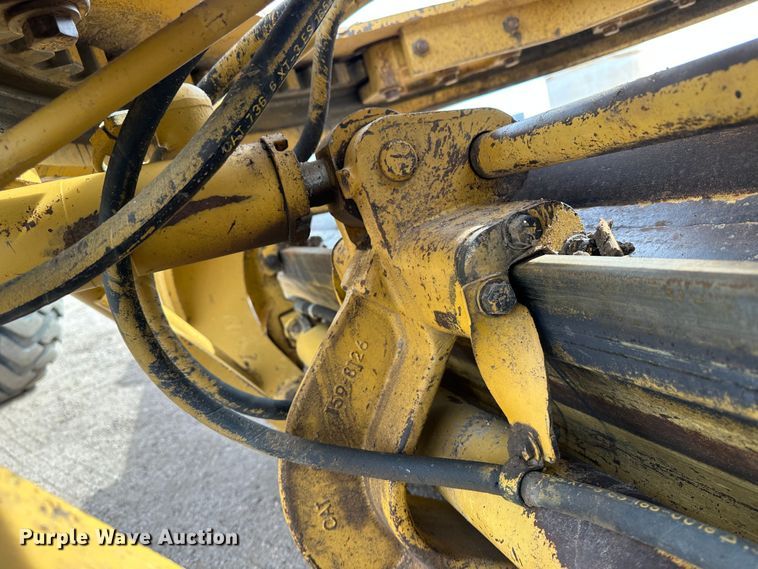 image for item LT9166 2004 Caterpillar 140H VHP  motor grader