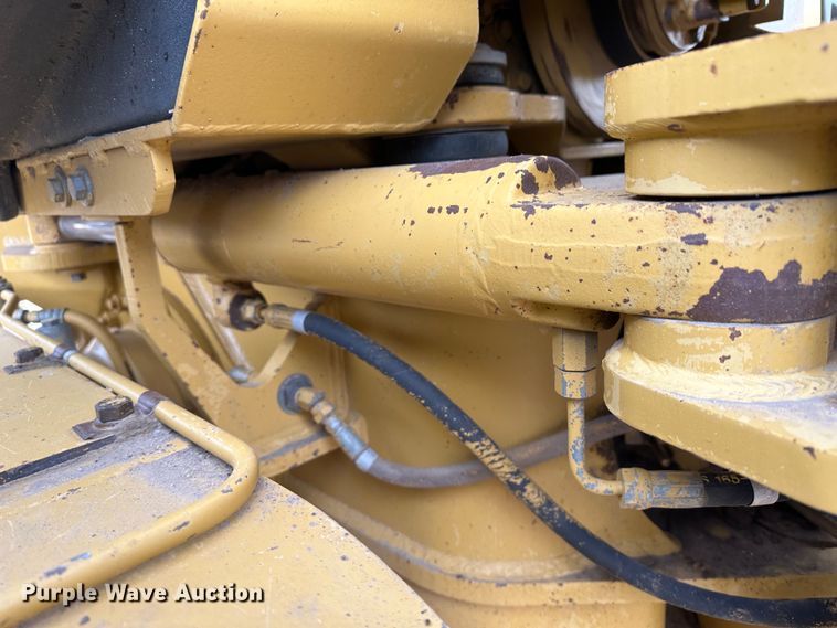 image for item LT9166 2004 Caterpillar 140H VHP  motor grader