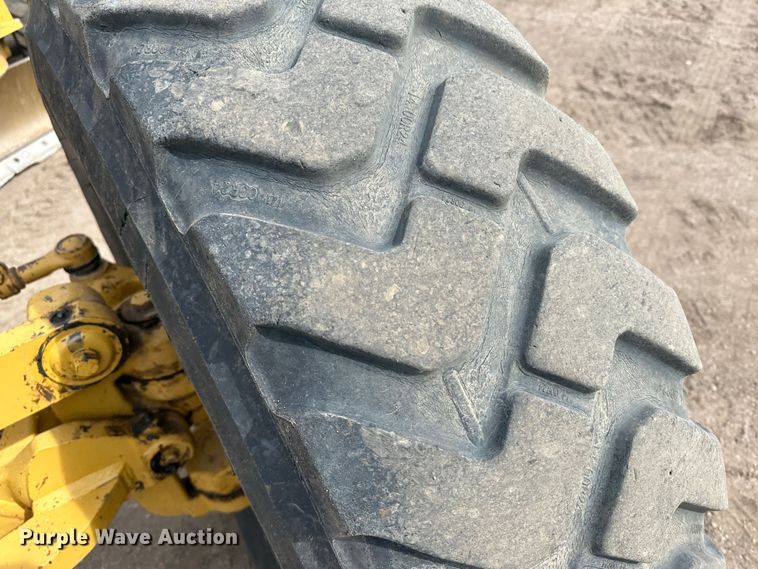 image for item LT9166 2004 Caterpillar 140H VHP  motor grader