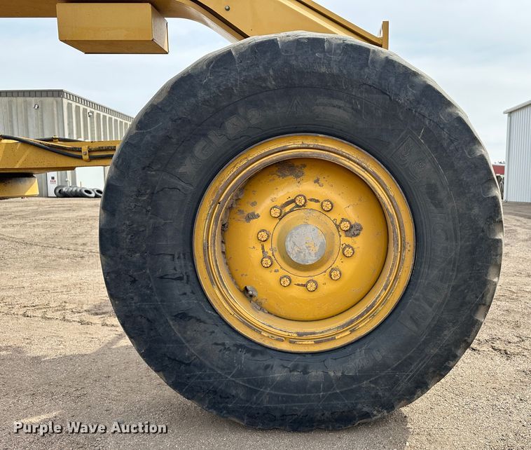 image for item LT9166 2004 Caterpillar 140H VHP  motor grader