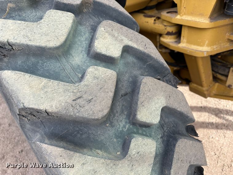 image for item LT9166 2004 Caterpillar 140H VHP  motor grader