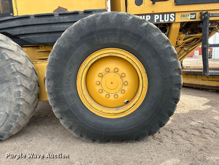 image for item LT9166 2004 Caterpillar 140H VHP  motor grader