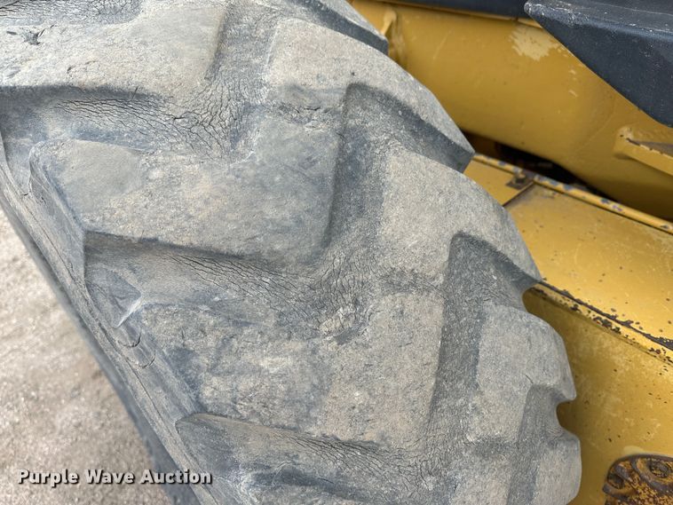 image for item LT9166 2004 Caterpillar 140H VHP  motor grader