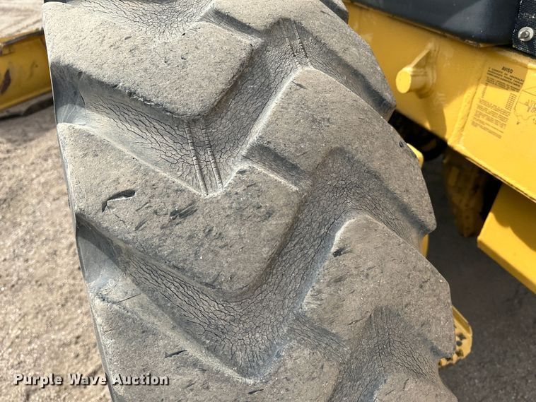 image for item LT9166 2004 Caterpillar 140H VHP  motor grader