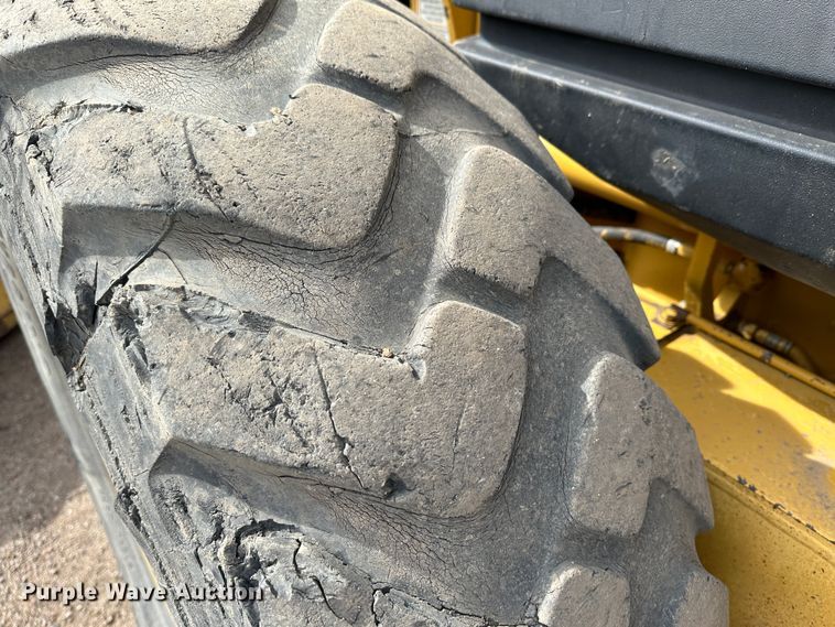 image for item LT9166 2004 Caterpillar 140H VHP  motor grader