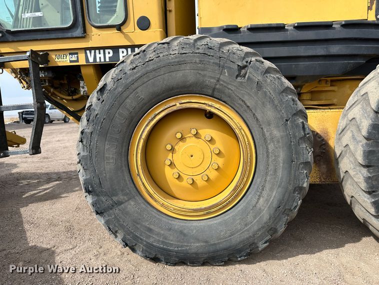 image for item LT9166 2004 Caterpillar 140H VHP  motor grader