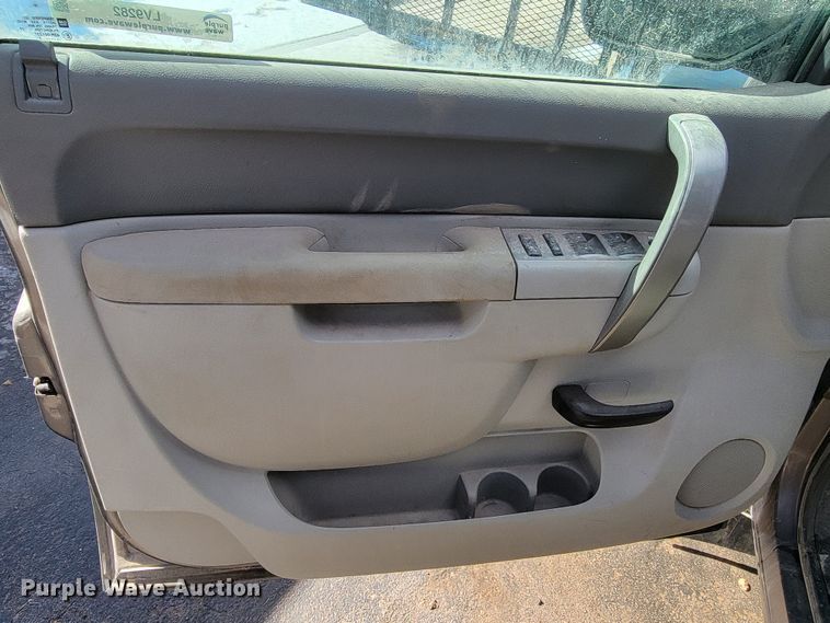 image for item LV9282 2013 Chevrolet Silverado 1500  Ext. Cab pickup truck