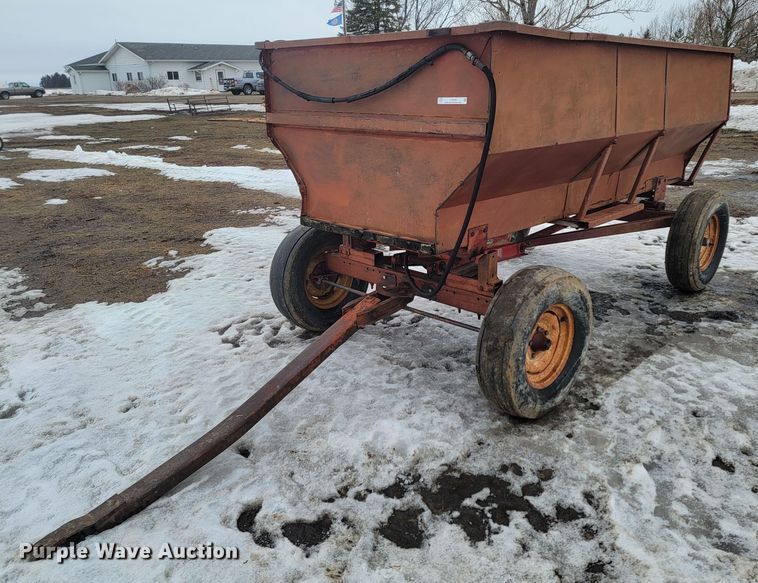 Lundell AS dump wagon in Beresford, SD Item LV9298 sold Purple Wave