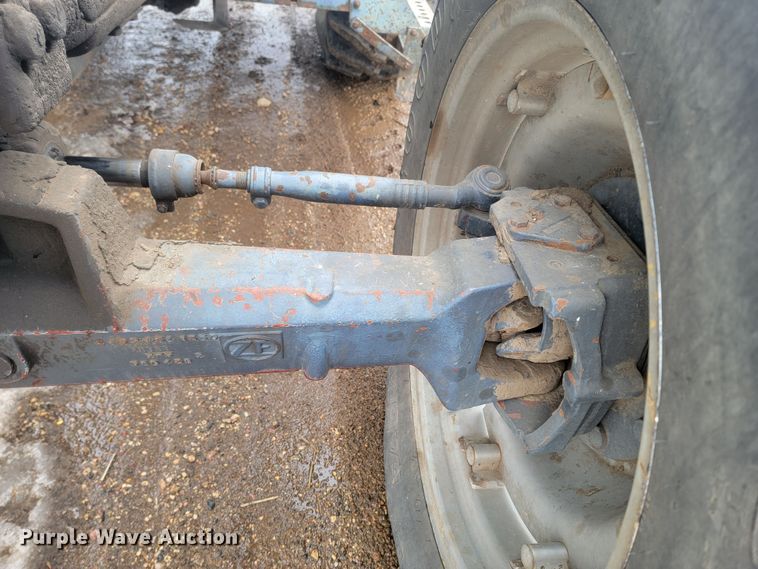 image for item LV9306 1989 White 100  MFWD tractor