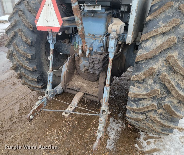 image for item LV9306 1989 White 100  MFWD tractor